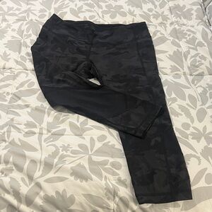 Lululemon Black Camouflage Leggings SZ 10